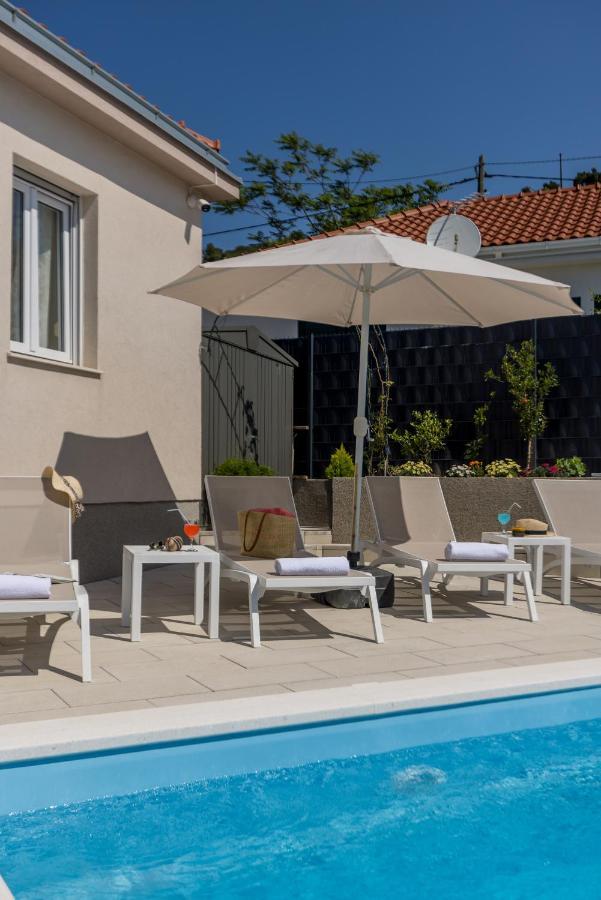Villa Katess With Heated Pool Split Eksteriør bilde
