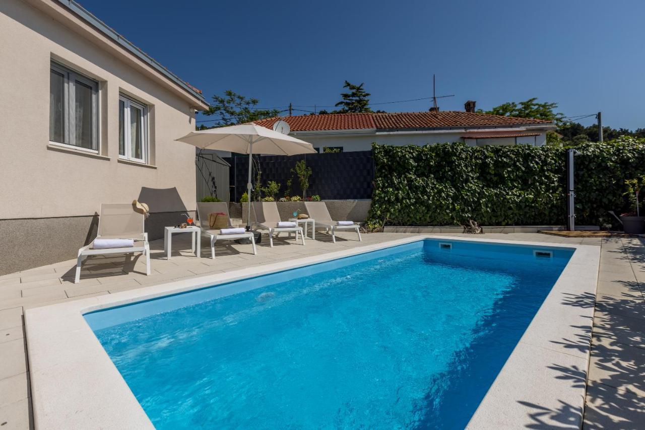 Villa Katess With Heated Pool Split Eksteriør bilde