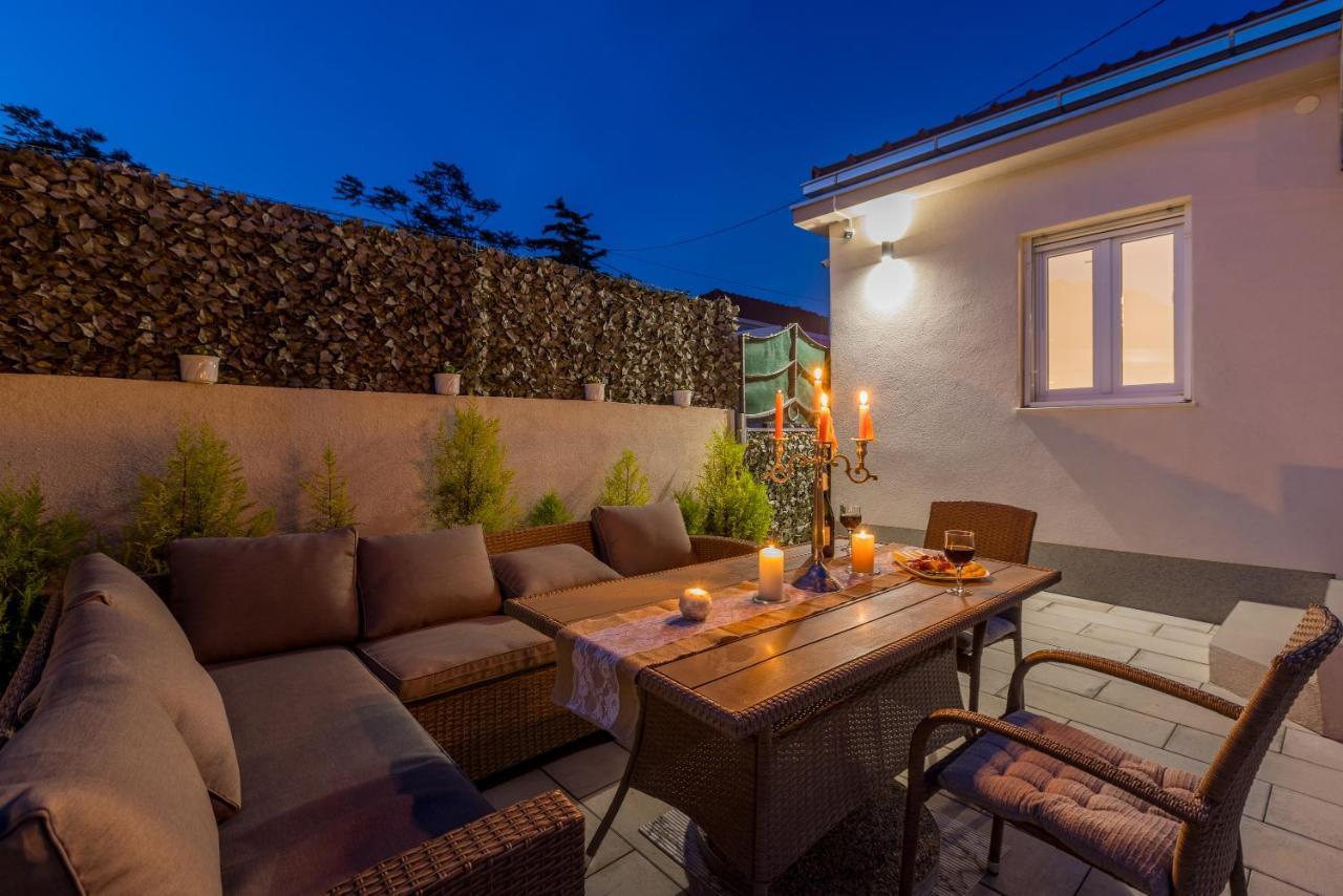 Villa Katess With Heated Pool Split Eksteriør bilde
