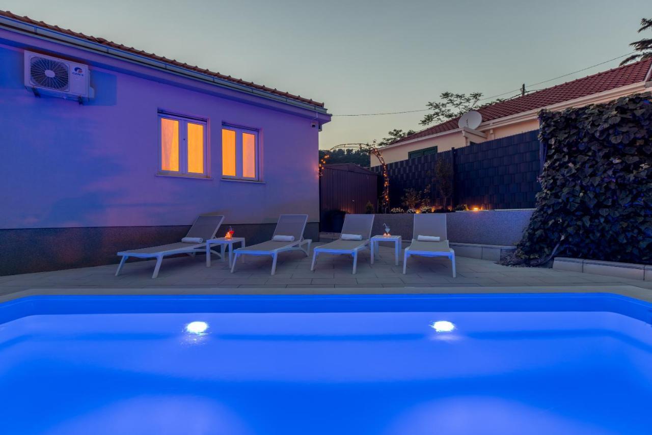 Villa Katess With Heated Pool Split Eksteriør bilde