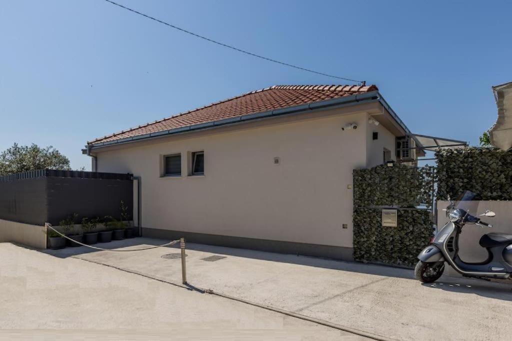Villa Katess With Heated Pool Split Eksteriør bilde
